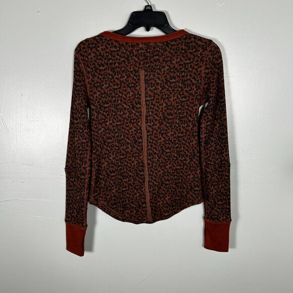 Free People XS Long Sleeve We The Free Leopard Everest Printed Womens Henley - Picture 6 of 6